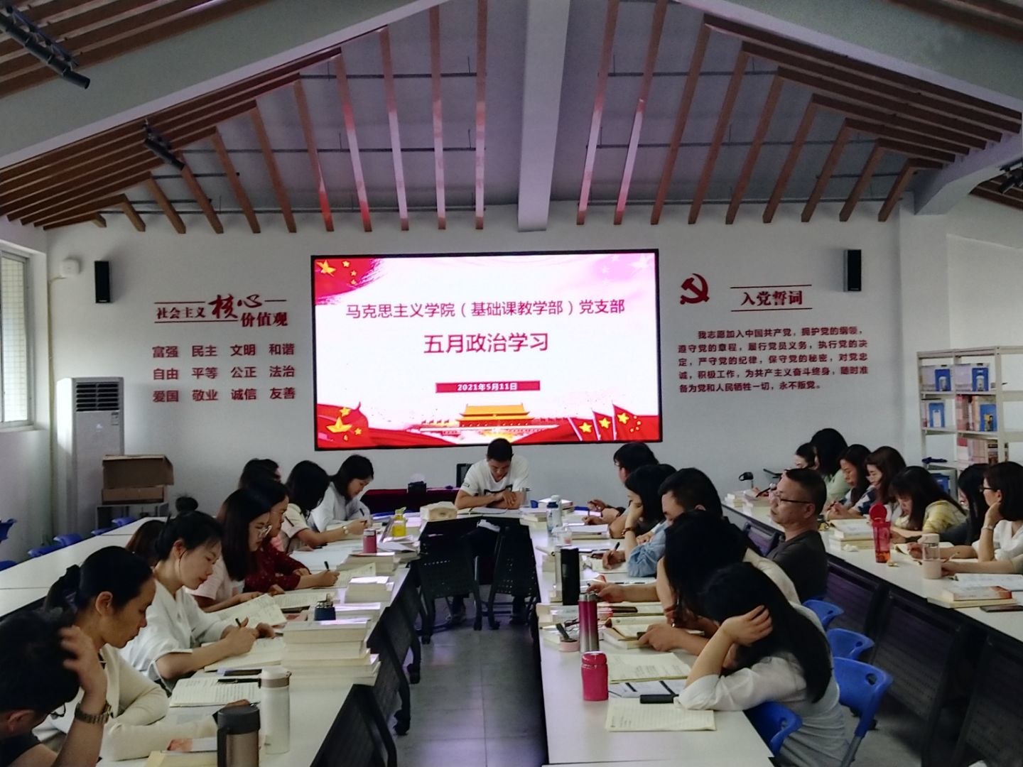 default.jpeg default.jpeg